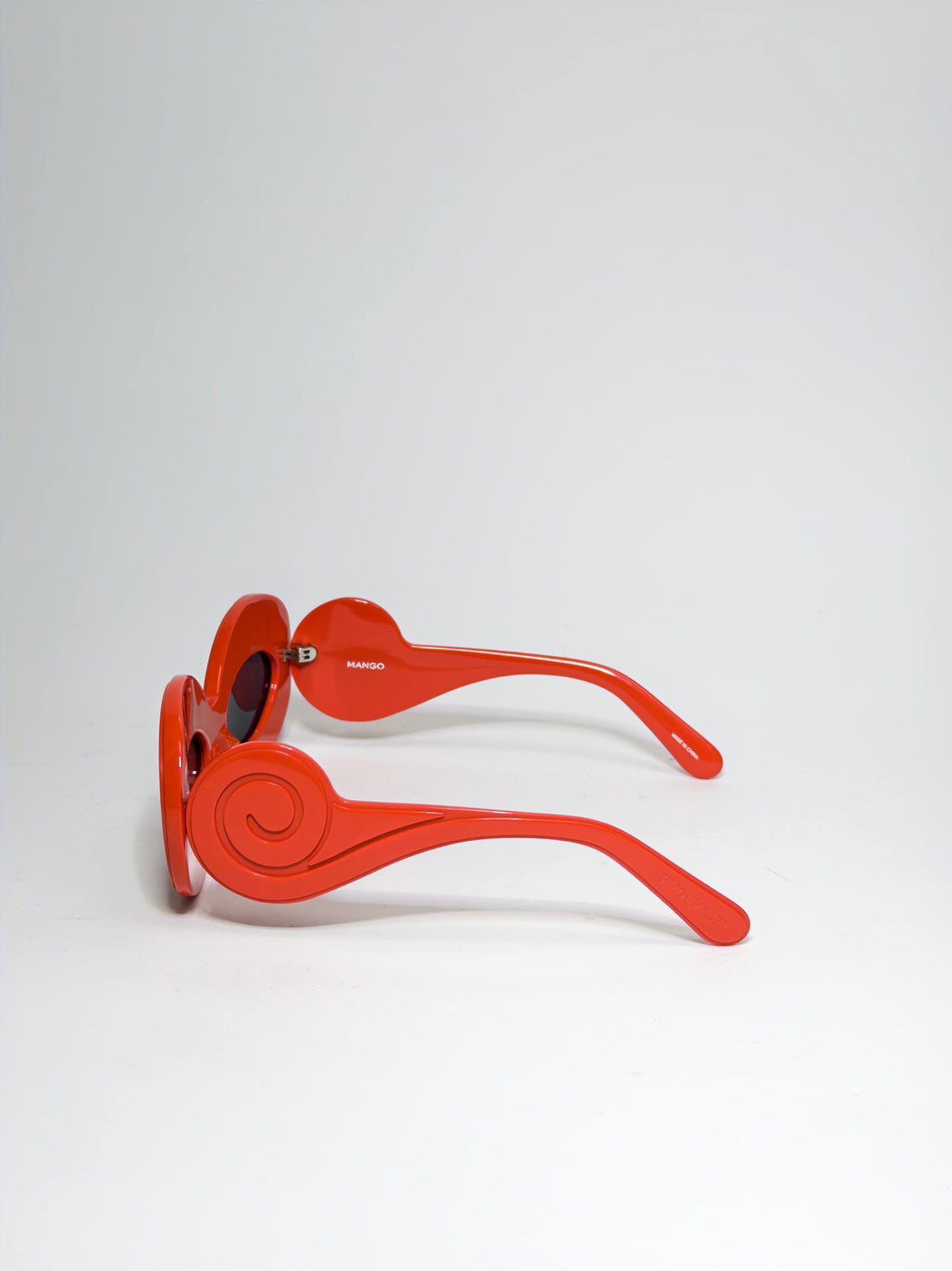 Simon Miller x Mango Oval Red Sunglasses